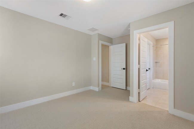 Building Photo - 2013 Woodland Pine Ct
