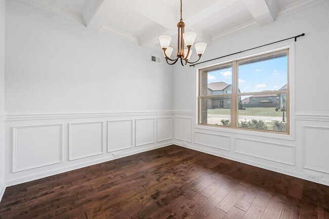 Building Photo - Pet Friendly Four Bedroom!