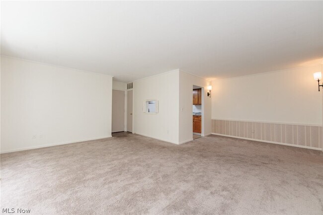 Building Photo - 7020 Carriage Hill Dr