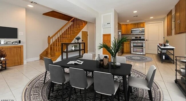 Building Photo - 47 Webster Ave