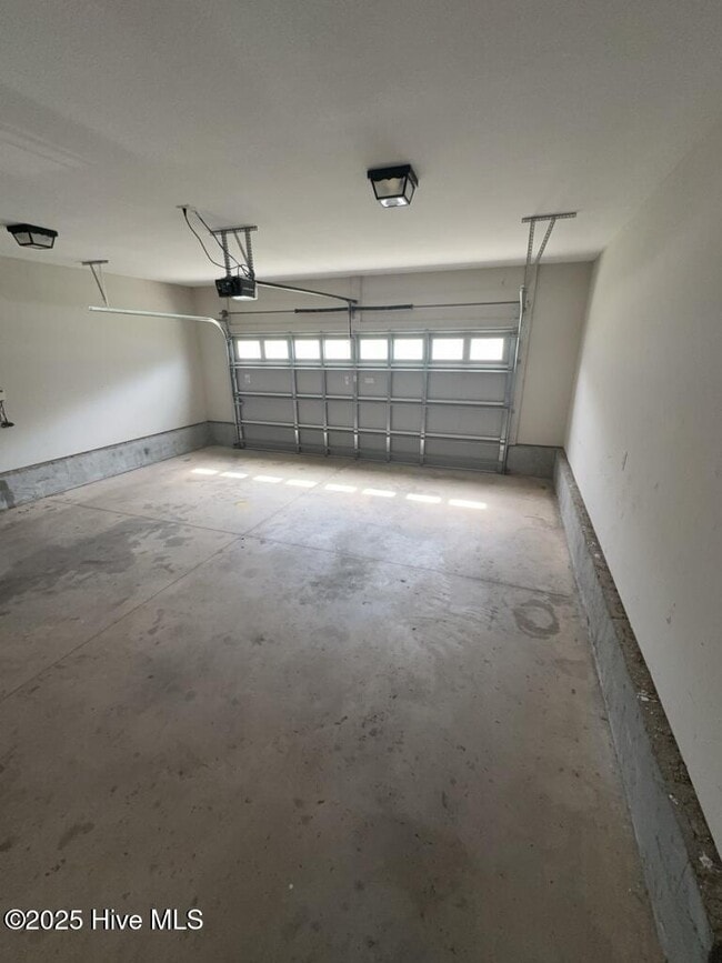 Building Photo - 204 N Windy Ridge Rd