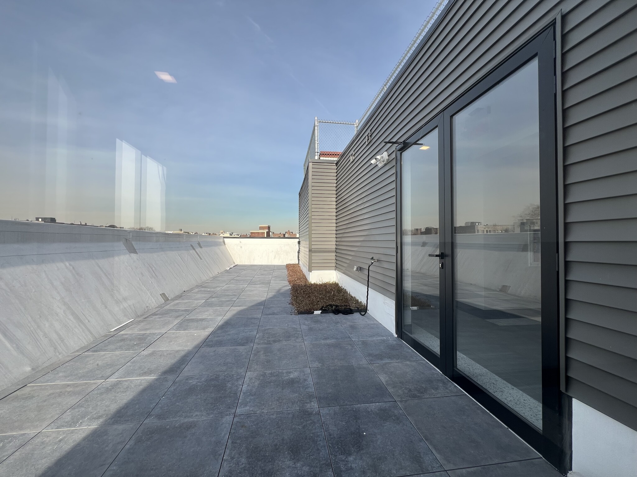 Building Photo - 100 Sackett St