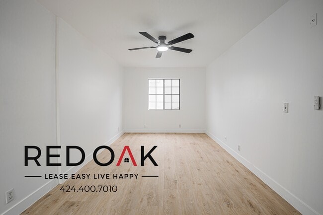 Building Photo - 4651 Cahuenga Blvd