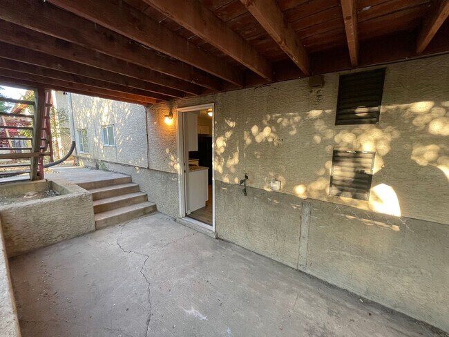 Building Photo - 350 Vehr Dr