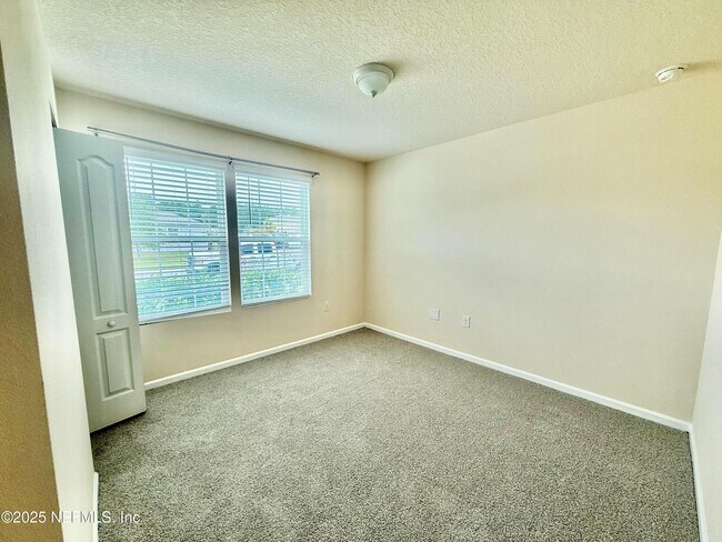 Building Photo - 2031 Sotterley Ln