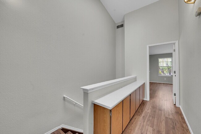 Building Photo - $2,450.00, 2-bed, 2.5 bath, located in Lak...