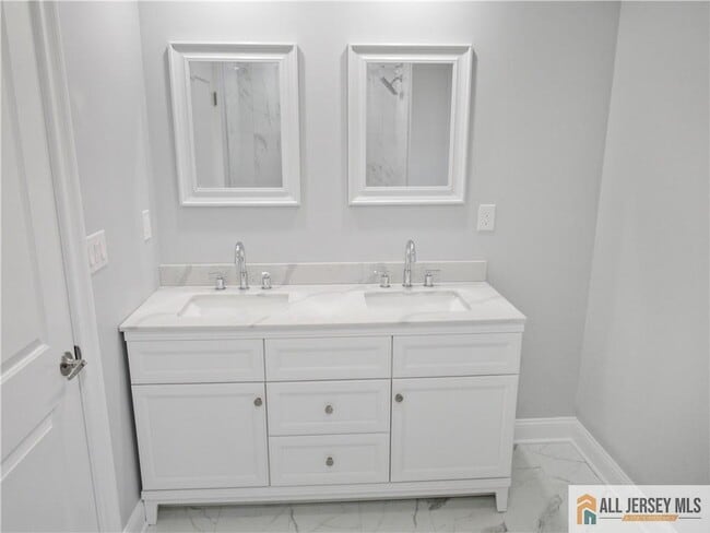 Building Photo - 502 Alpine St