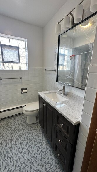 Building Photo - 7177 W Addison St