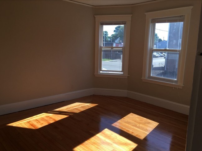 Building Photo - 295-297 Washington St. #295