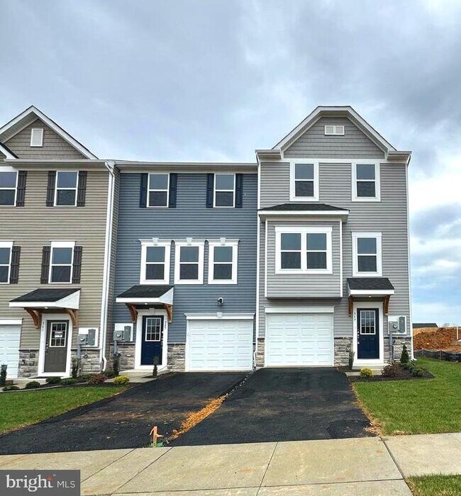 Building Photo - 369 Huntwell W Ave