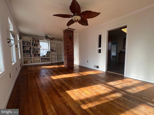 Building Photo - 5810 Mt Vernon Dr