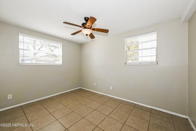 Building Photo - 1012 2nd St S