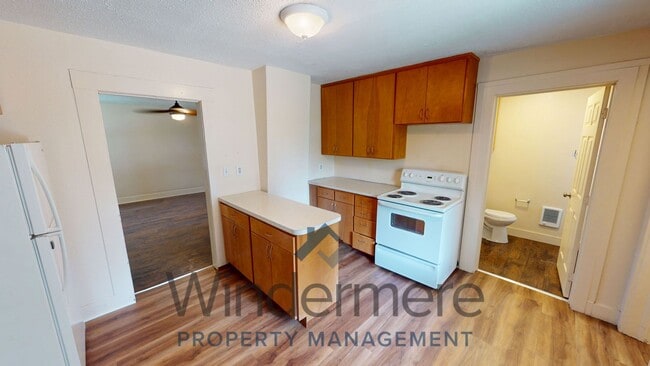 Building Photo - 114 N Touchet St