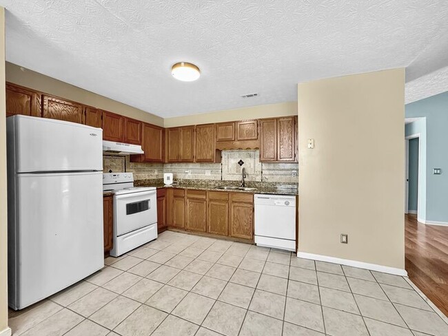 Building Photo - 10623 Pine Forest Ln
