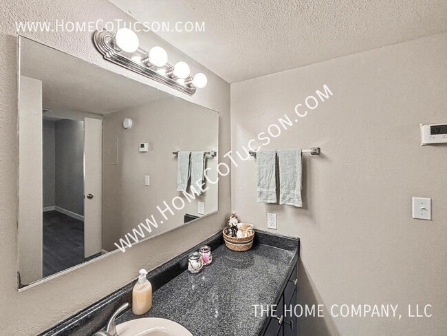 Building Photo - 3993 N Campbell Ave