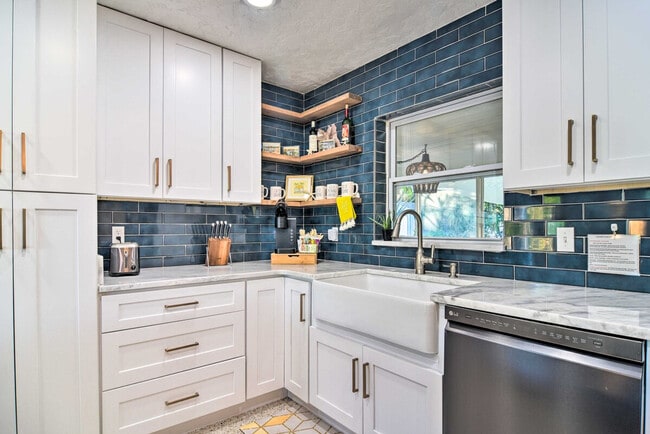 Building Photo - 11548 62nd Ave N