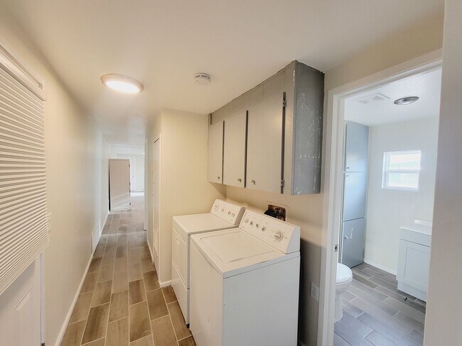 Building Photo - Charming 3 bedroom, 2 bath mobile home in ...