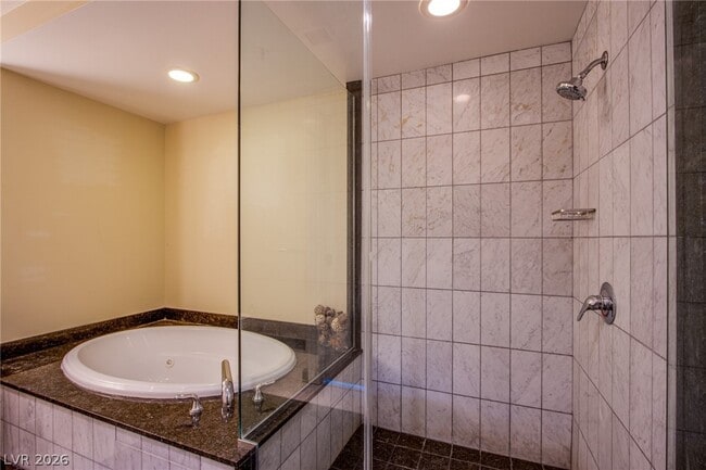 Building Photo - 2700 S Las Vegas Blvd