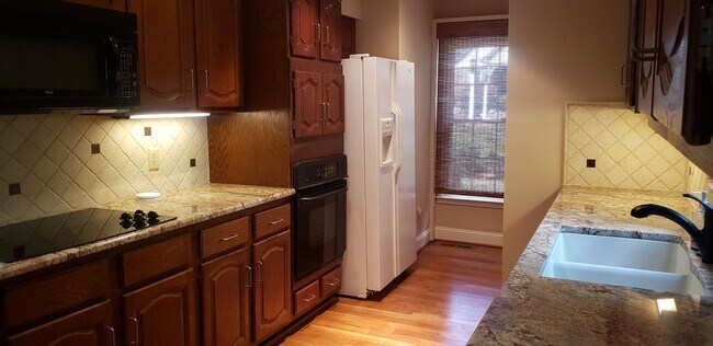 Building Photo - 800 Buffington Ct