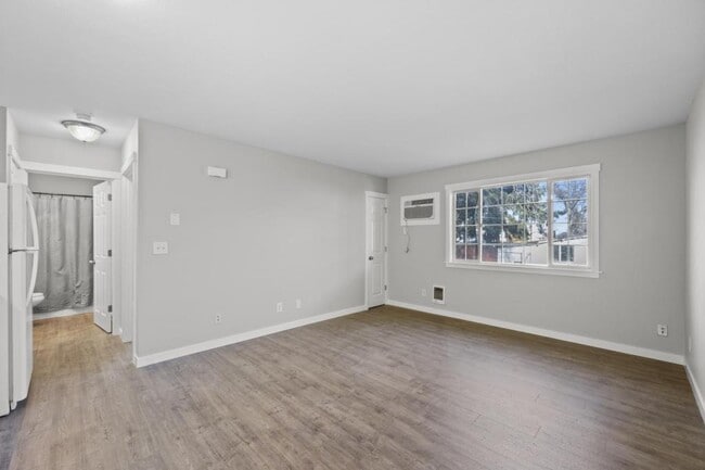 Building Photo - 920 W Entiat Ave