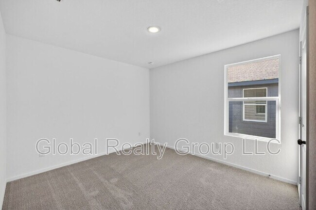 Building Photo - 479 Sarah Wy