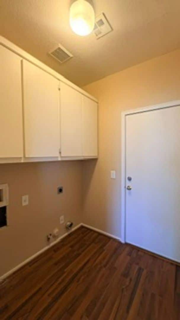 Building Photo - 4 Bedroom + Loft