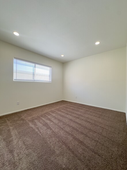 Building Photo - 719 N Eucalyptus Ave