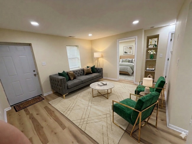 Building Photo - Stylish Renovated Home ! Move in Specials!