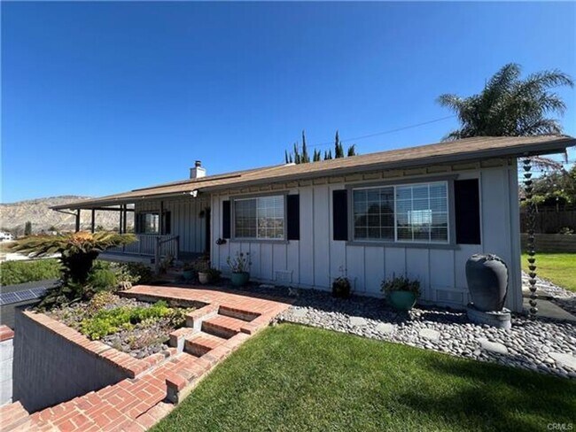 Building Photo - One-of-a-Kind Home with Stunning Views and...
