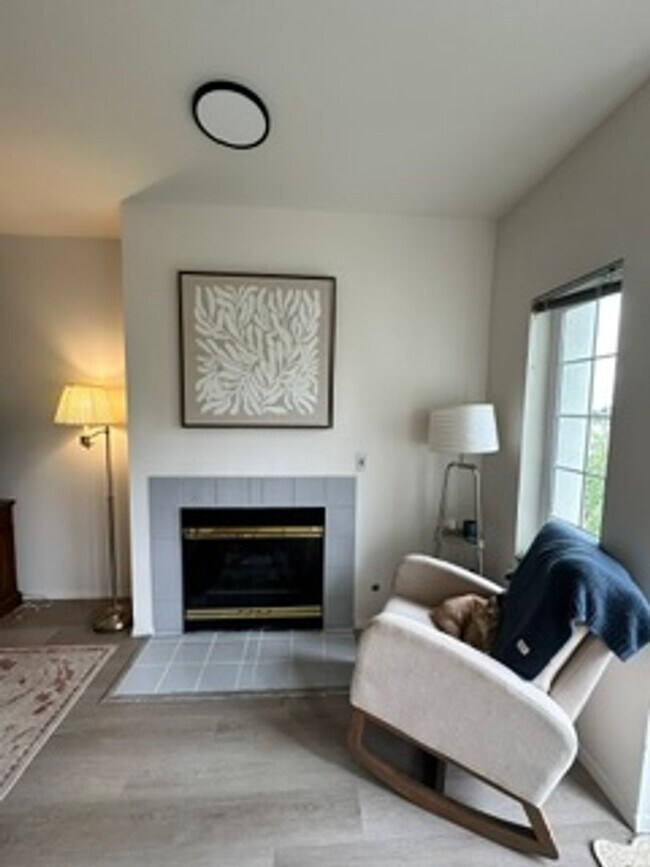 Building Photo - Gorgeous 1 bedroom in the heart of Queen Anne!