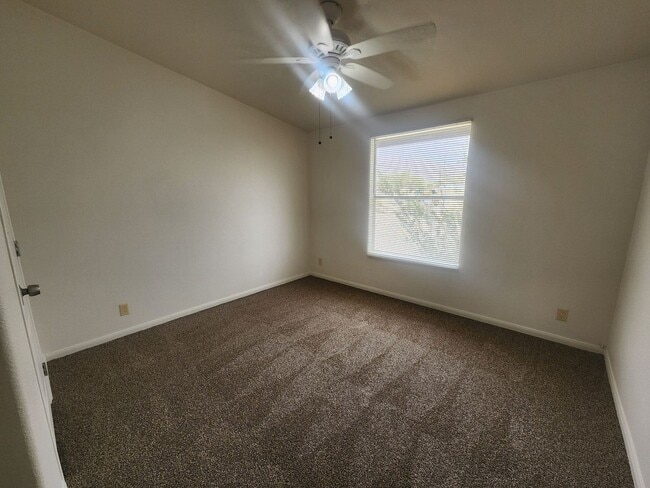 Building Photo - 74892 Sunset Dr
