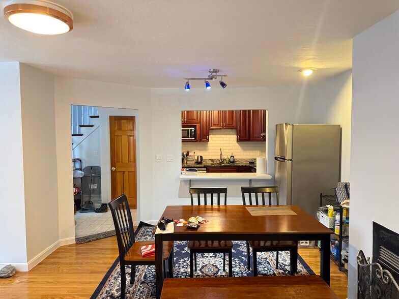 Building Photo - 166 Quincy Shore Dr