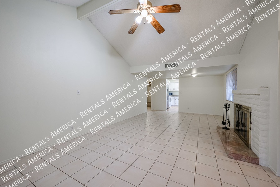Building Photo - 6626 N Majorca Ln W