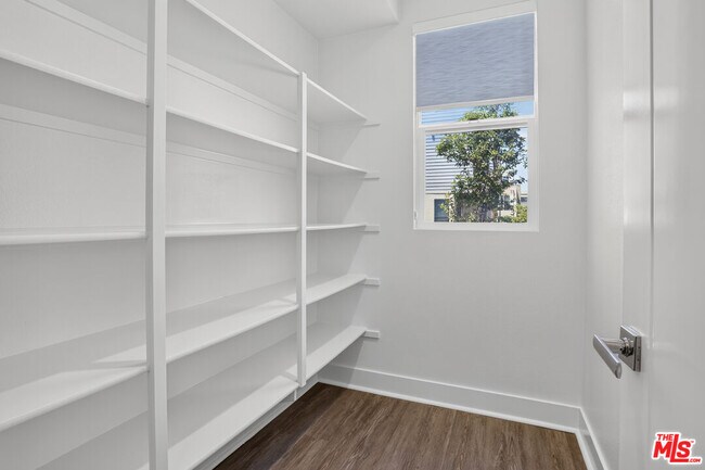 Building Photo - 1678 Topanga