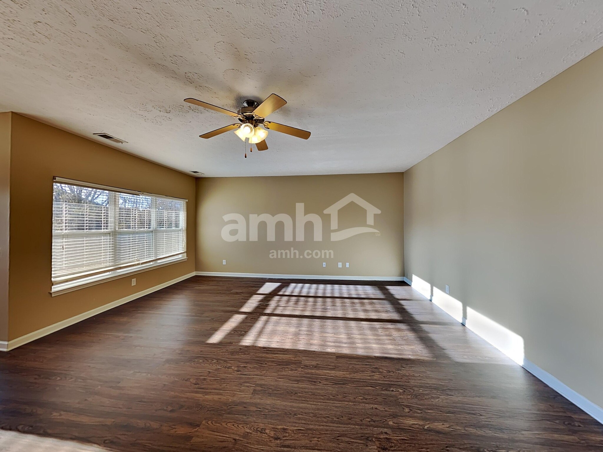 Building Photo - 533 Callie Ave