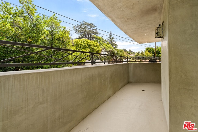 Building Photo - 1304 S Roxbury Dr