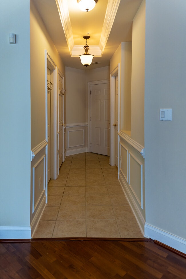 Building Photo - 315 King Farm Blvd