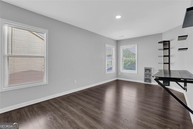 Building Photo - 581 Collingsworth Ln NE