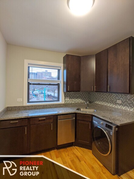 Primary Photo - 2909 N Mildred Ave
