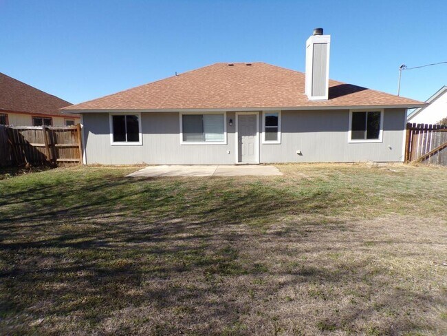 Building Photo - 5006 Parkwood Dr