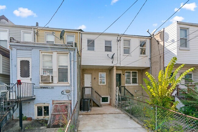 Building Photo - 137 N Montford Ave