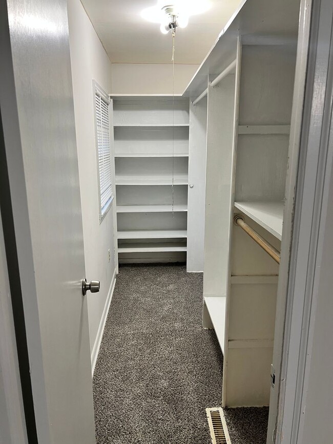 Building Photo - 15301 E Mayes Rd