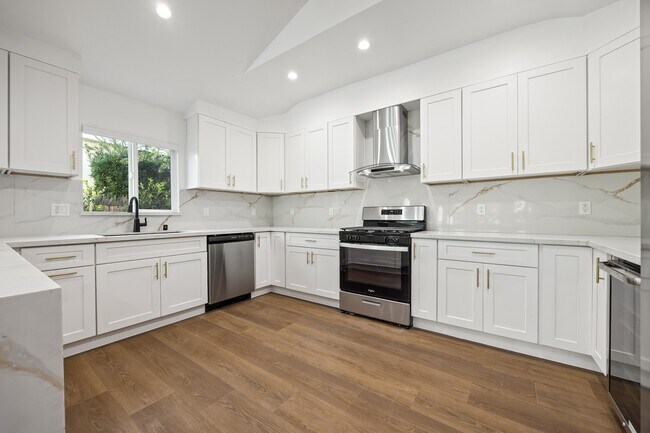 Building Photo - 212 W 64th St