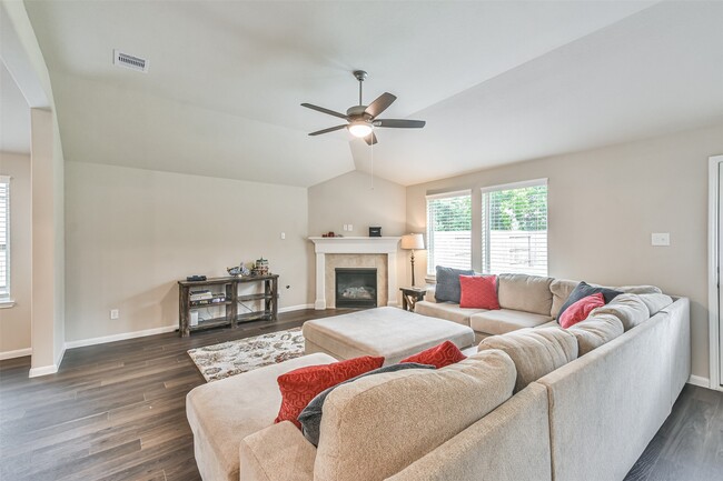 Building Photo - 19111 Friesian Stallion Ln