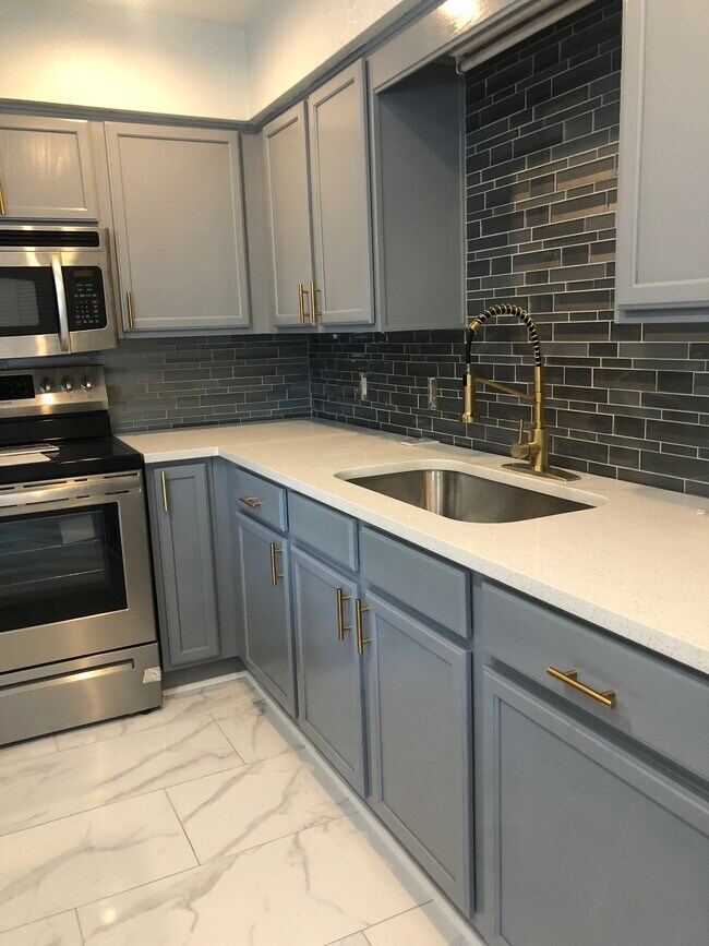Kitchen - 120 N Woodland Blvd