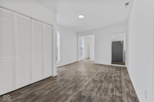 Building Photo - 2 Van Ave