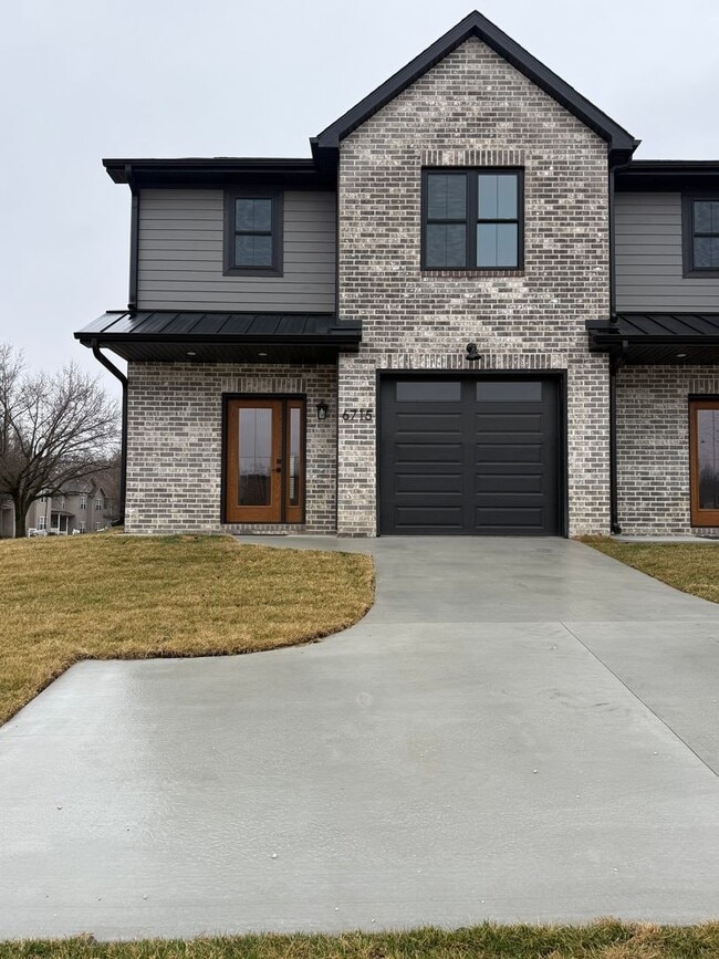 Building Photo - 6711-6715 New Town Ave.