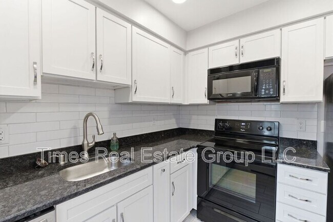 Building Photo - 136 Brookfield Ct