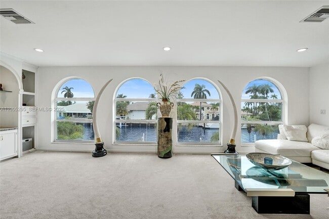 Building Photo - 2889 NE 35th St