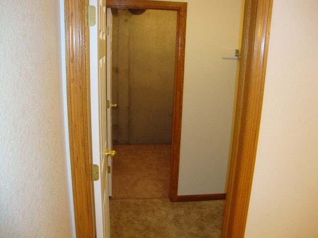 Building Photo - Great 4 bed Duplex